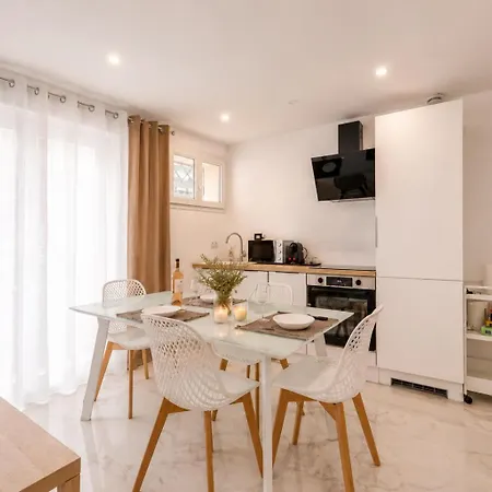 Appartement Entièrement Rénové ,central, Près Du Port Et Des Plages *